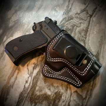 IWB Clip Holster aus schwarzem Leder