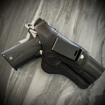 Schwarzes IWB-Lederholster mit Thumb-Break-Sicherung