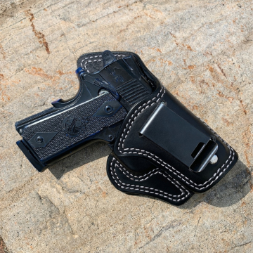 Schwarzes IWB-Lederholster mit 10 Degree Cant