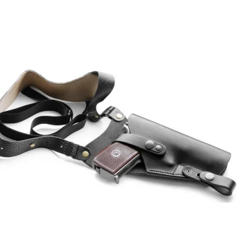 Vertikales Schulterholster aus schwarzem Leder