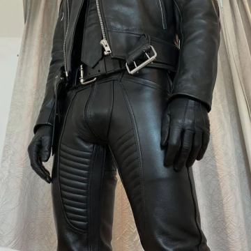 Schwarze Biker-Lederhose für Herren nach Mass