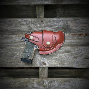 Braunes Lederholster mit horizontales Draw