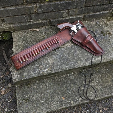 Buscadero-Lederwaffengürtel im Westernstil mit Revolverholster und Patronenschlaufen