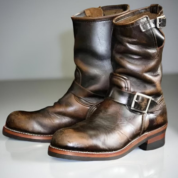 Handgefertigte Biker-Lederstiefel in Schwarz und Braun