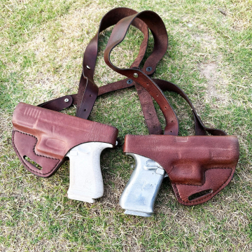 Horizontales Doppel-Schulterholster aus braunem Leder - , OWB umwandelbares, oben offen