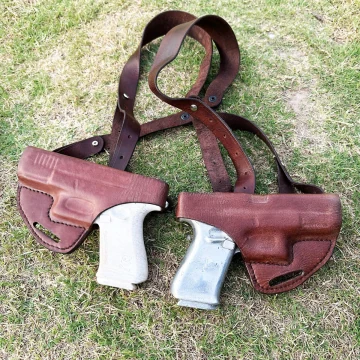 Horizontales Doppel-Schulterholster aus braunem Leder - , OWB umwandelbares, oben offen