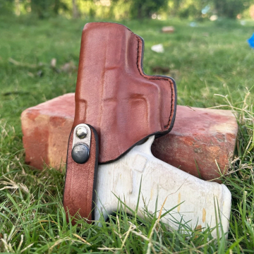 Schlankes OWB Gürtel Lederholster mit Sicherungsriemen