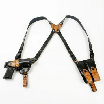Schulterholster aus schwarzem Leder mit Magazintasche