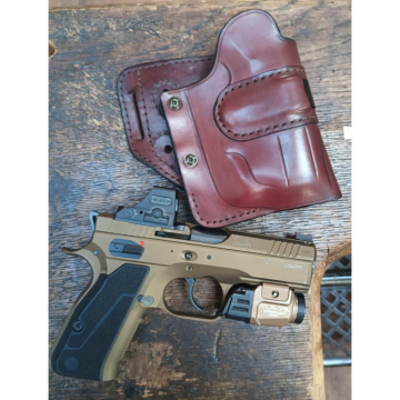 Trailguard Light-Fit Belt-Loop Leather Holster - front view 1