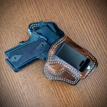 Walnut IWB-Lederholster mit 10 Degree Cant